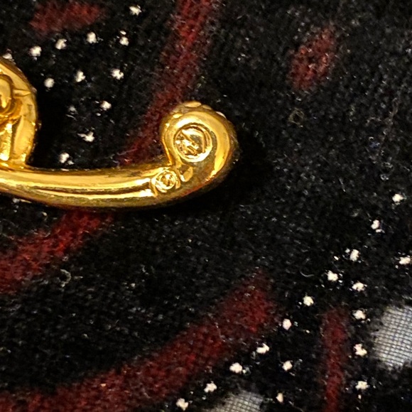 Elegant Swarovski Gold & Crystal Treble Clef Brooch - Picture 5 of 5